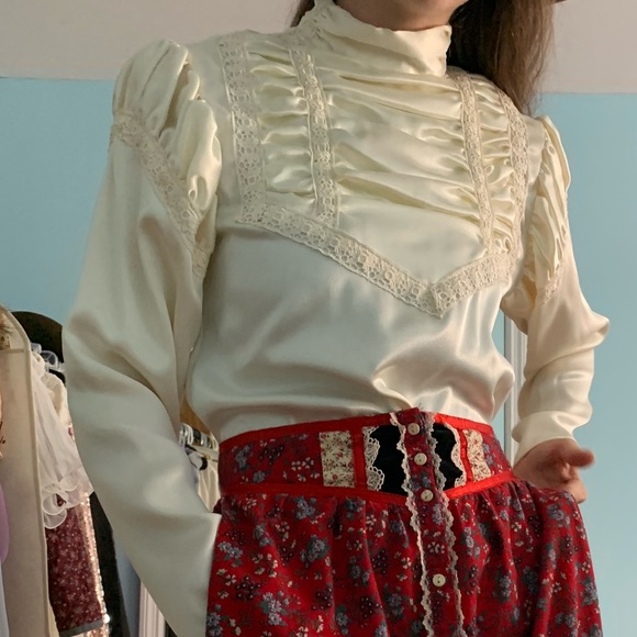 SOLD Jessica’s Gunnies- Gunne Sax Satin Blouse - Picture 8 of 8